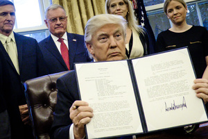 特朗普簽署行政令 防止電磁脈衝攻擊美國
